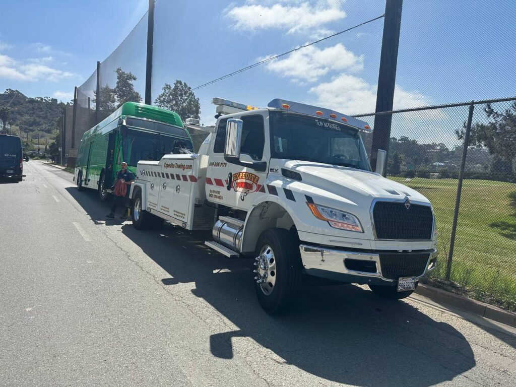 Heavy Duty Towing Service in San Diego